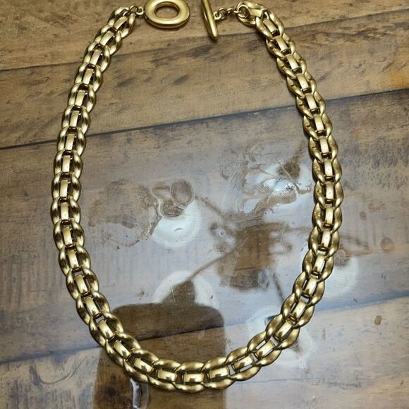 Gold tone choker toggle closure necklace - Picture 3 of 6